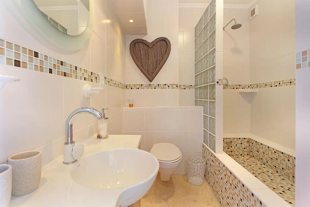 Neptune Isle 214 By Hostagents Cape Town 0*,
